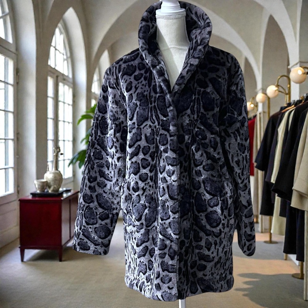 Tudor Court Lilac Gray & Blue Leopard Print‎ Faux Fur Coat with Quilted Lining M